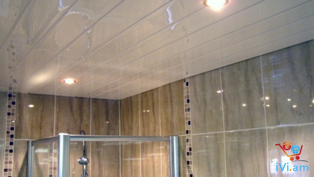 Как сделать потолок в ванной из панелей. Пластиковый потолок в ванную. Пластиковый потолок в ванной. Панели ПВХ на потолок в ванной. Пластиковые панели для потолка в ванной.