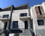 Վաճառում եմ թաունհաուս